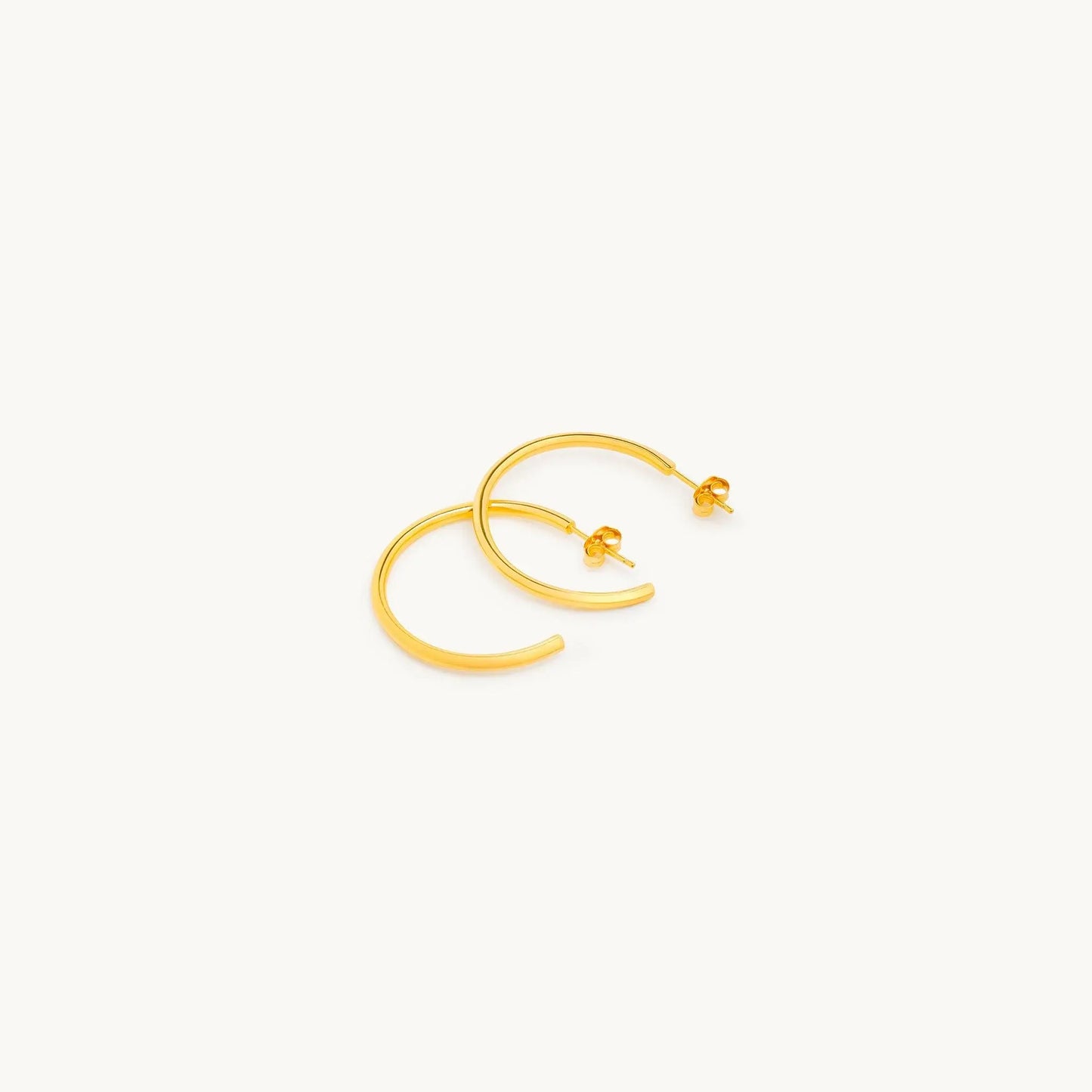 Elegante Ohrringe mit strukturiertem Goldfinish